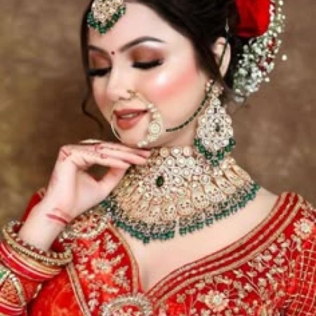 Mastering Glamour: Find Your Perfect Makeup Artist for Every Occasion