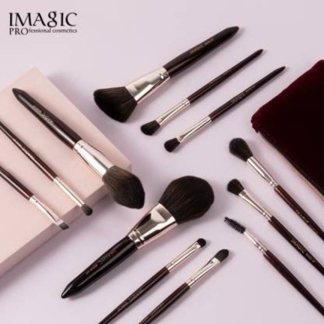 Makeup brush single