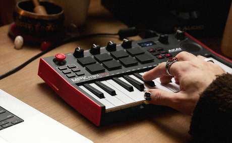 Akai professional MPK Mini MK3 USB keyboard controller MIDI