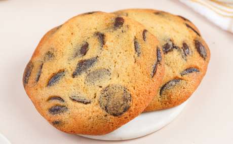 Chewy and Gooey Eggless Chocolate Chip Cookies to Satisfy Your Sweet Tooth