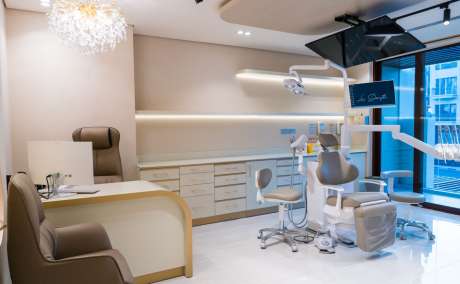 Cosmetic dentist Dubai