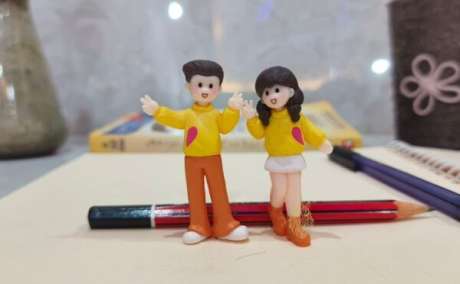 Buy Romantic Couple Miniature Showpiece | Unipeg Decor